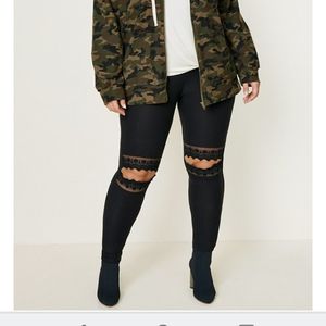 COPY - Plus Size HAYDEN Los Angeles Cut-Out Leggi…